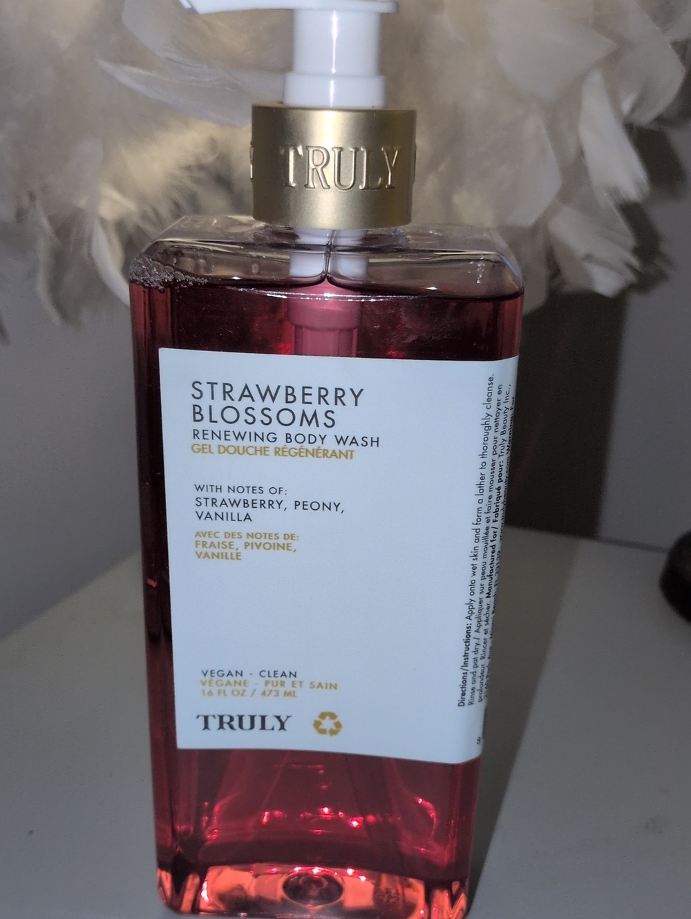 TRULY Strawberry Blossoms Renewing Body Wash — New